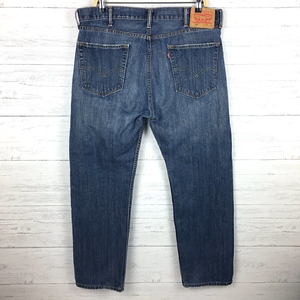 Levi's 505 Men's Jeans Straight Leg Medium Wash size 38 x 30 - Picture 3 of 6
